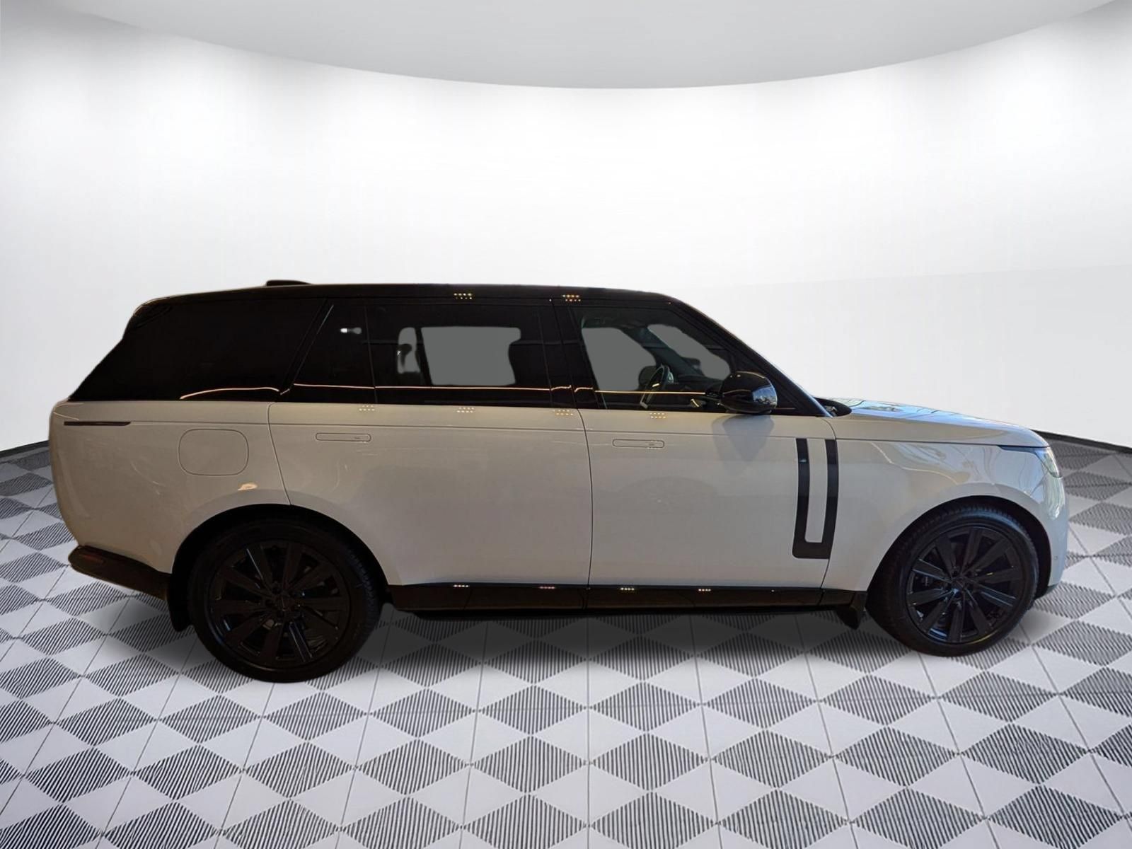 New 2026 Land Rover Range Rover Long Wheelbase SE AWD/4WD image 4