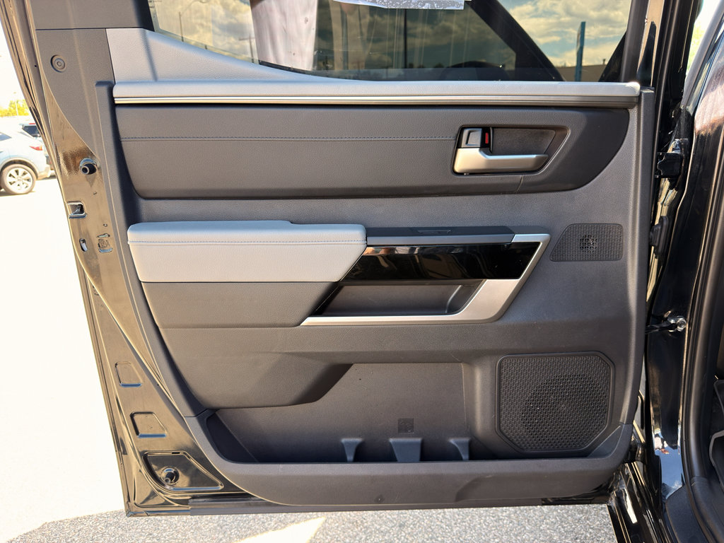 Used 2025 Toyota Tundra Limited AWD/4WD image 15