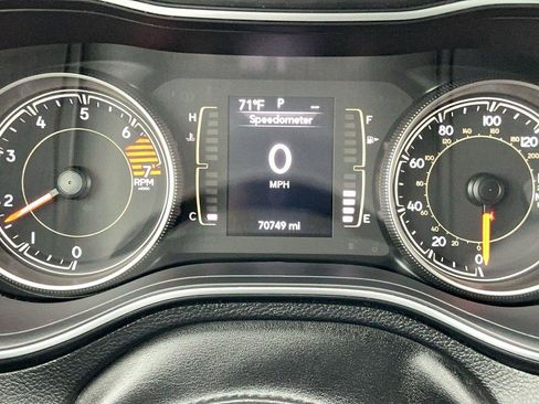 Used 2020 Jeep Cherokee Latitude Plus w/ Cold Weather Group AWD/4WD image 20