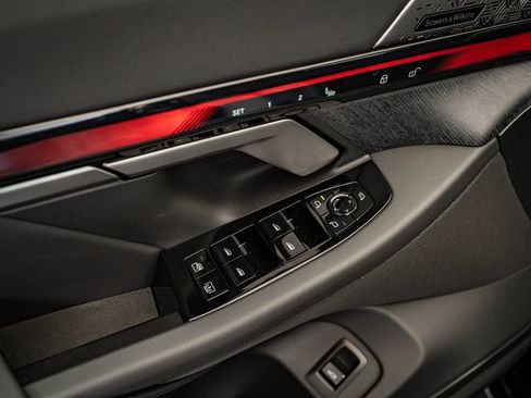 New 2026 BMW 550e xDrive image 19