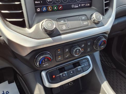 Used 2022 GMC Acadia SLT w/ Technology Package image 14