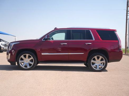 Used 2018 Cadillac Escalade Luxury AWD/4WD image 6