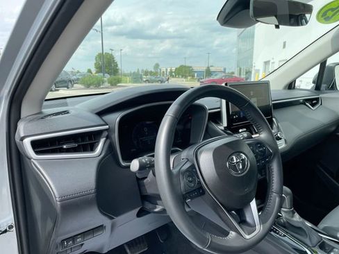 Used 2025 Toyota Corolla Cross XLE image 9
