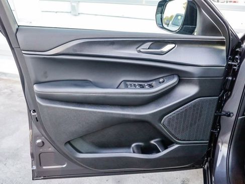 New 2025 Jeep Grand Cherokee Altitude image 21