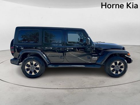 Used 2018 Jeep Wrangler Unlimited Sahara AWD/4WD image 3