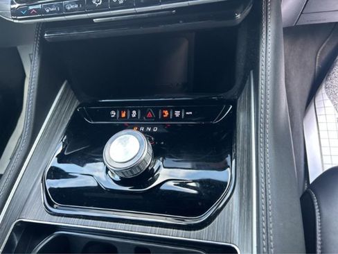 Used 2024 Jeep Wagoneer L Series II image 13