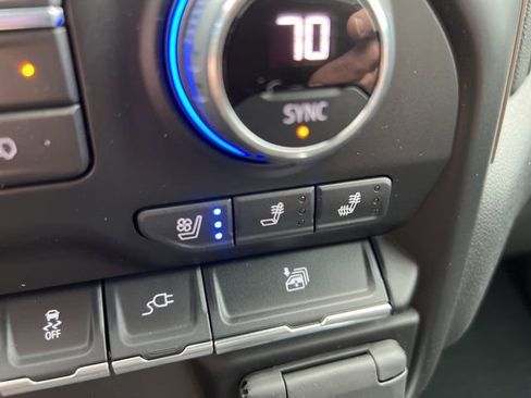 Used 2022 Chevrolet Silverado 3500 High Country image 46