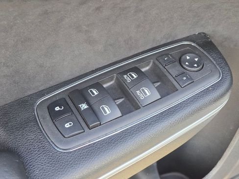 Used 2023 Chrysler 300 C RWD image 25