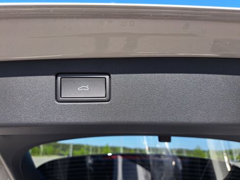 New 2026 Volkswagen Tiguan SE R-Line FWD image 13