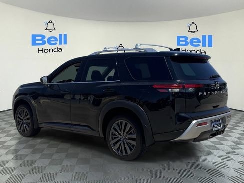 Used 2022 Nissan Pathfinder SL w/ SL Premium Package FWD image 3