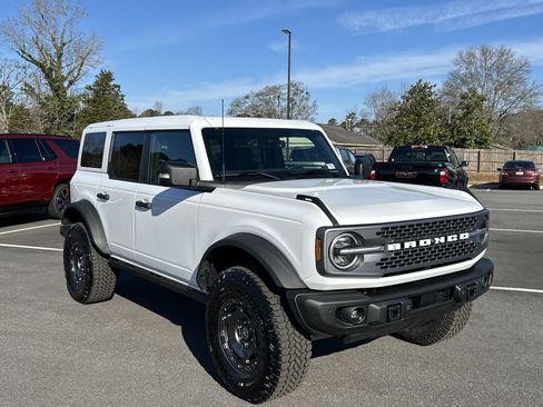 Used 2025 Ford Bronco Badlands image 3