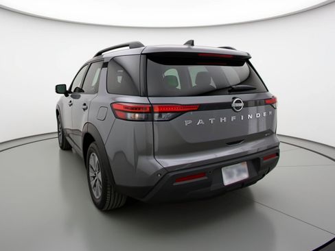Used 2025 Nissan Pathfinder SV image 6