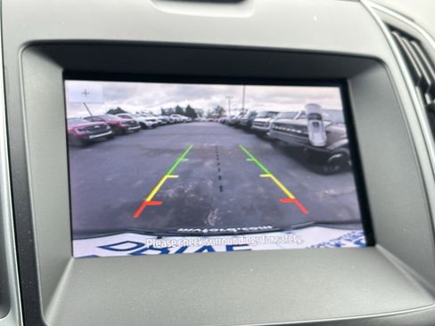 Used 2020 Ford Edge SE image 4
