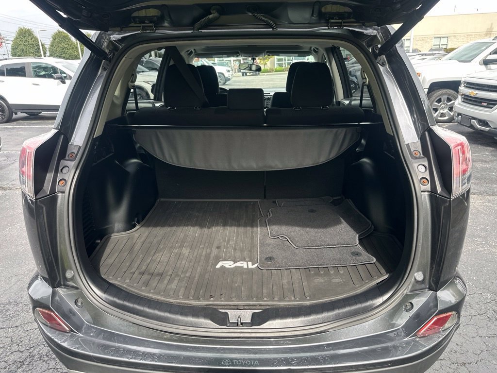 Used 2016 Toyota RAV4 XLE AWD/4WD image 32