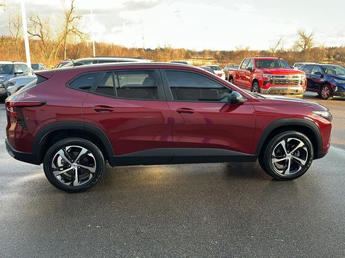 Used 2024 Chevrolet Trax RS w/ Sunroof Package image 10