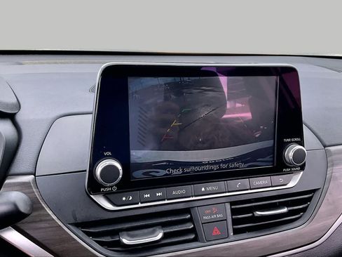 Used 2025 Nissan Altima 2.5 SV FWD image 25