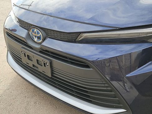 Used 2024 Toyota Corolla XLE FWD image 4