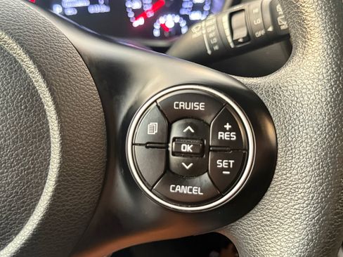 Used 2021 Kia Soul LX FWD image 18