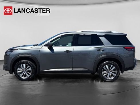 Used 2025 Nissan Pathfinder SL w/ Black Appearance Package FWD image 4