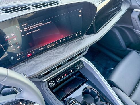 Used 2025 Audi Q5 Premium Plus w/ Premium Plus image 19