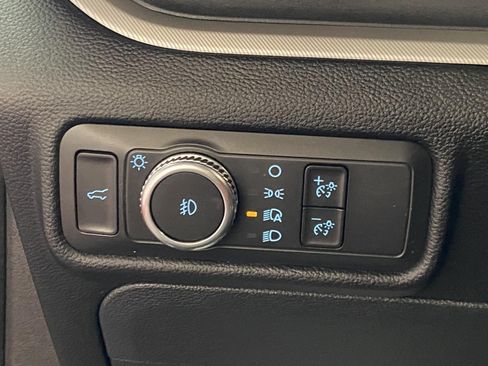 Used 2022 Ford Explorer XLT w/ Equipment Group 202A AWD/4WD image 33