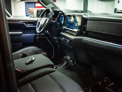 Used 2022 Chevrolet Silverado 1500 LT AWD/4WD image 12
