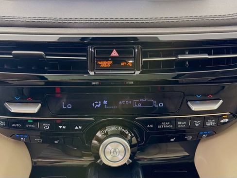 Used 2024 Acura MDX SH-AWD w/ Advance Package image 19