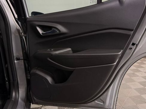 Used 2024 Chevrolet Trax RS w/ Sunroof Package FWD image 27