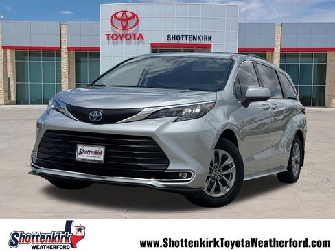 Used 2024 Toyota Sienna XLE w/ XLE Plus Package AWD/4WD image 1