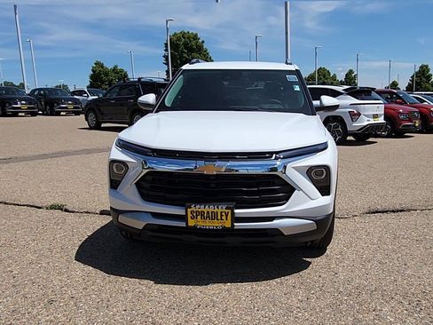 Used 2025 Chevrolet TrailBlazer LT w/ Convenience Package image 3