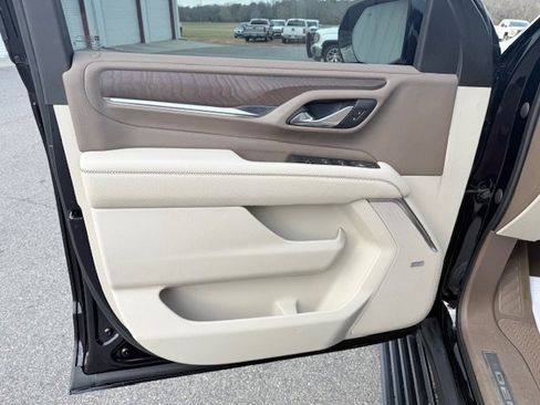 Used 2021 GMC Yukon Denali w/ Denali Premium Package image 13