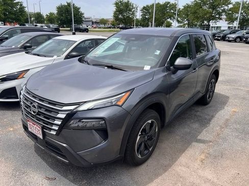 Used 2025 Nissan Rogue SV AWD/4WD image 3