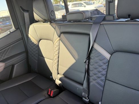 Used 2023 GMC Canyon Denali image 34