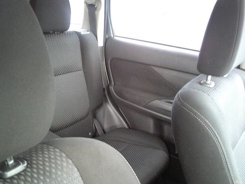 Used 2016 Mitsubishi Outlander ES image 9