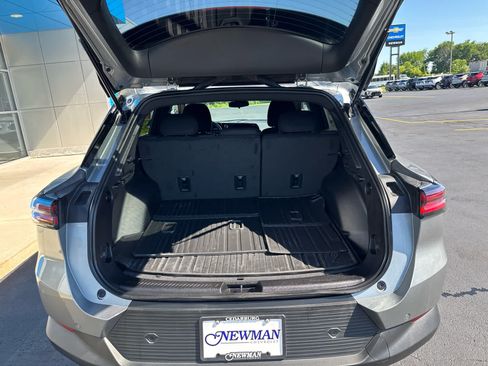 Used 2025 Chevrolet Equinox EV LT FWD image 14