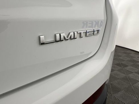 Used 2025 Jeep Compass Limited w/ Sun & Sound Group AWD/4WD image 32
