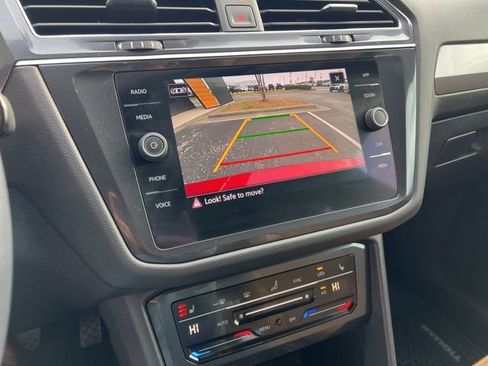 Used 2022 Volkswagen Tiguan SE image 14