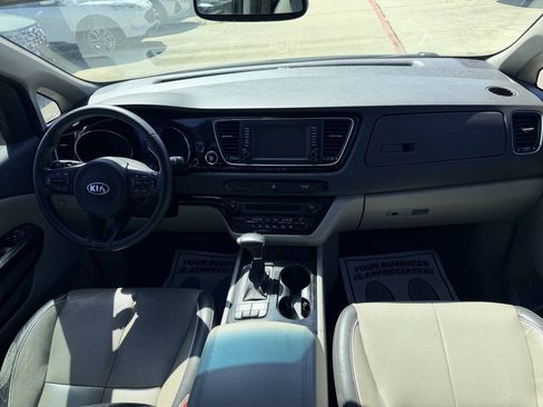 Used 2018 Kia Sedona EX FWD image 21