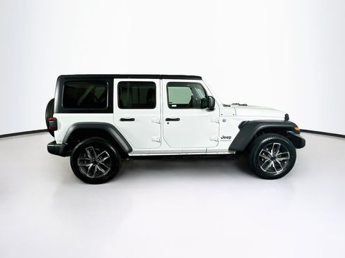 Used 2024 Jeep Wrangler Unlimited w/ Convenience Group AWD/4WD image 10