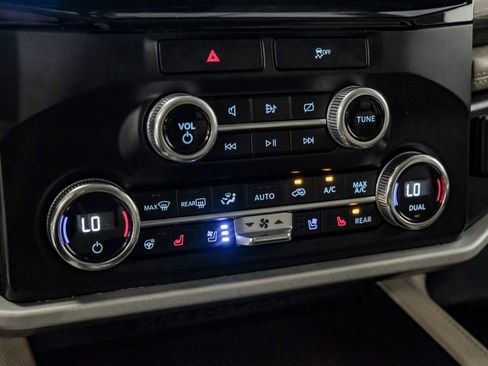 Used 2022 Ford Expedition Max Limited image 27