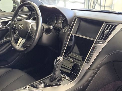 Used 2019 INFINITI Q60 3.0t Luxe w/ Essential Package image 6