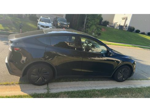 Used 2026 Tesla Model Y Long Range AWD/4WD image 3
