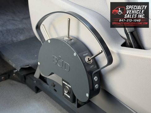 Used 2016 Toyota Sienna XLE FWD image 38