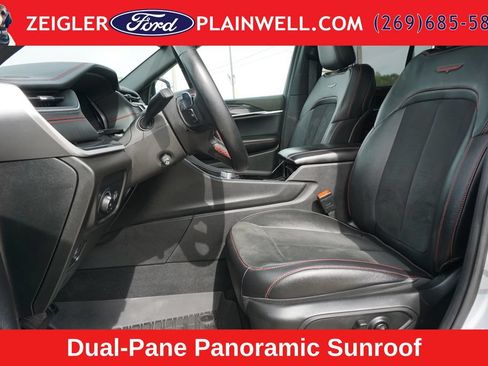 Used 2022 Jeep Grand Cherokee Trailhawk w/ ADV Protech Group II AWD/4WD image 17