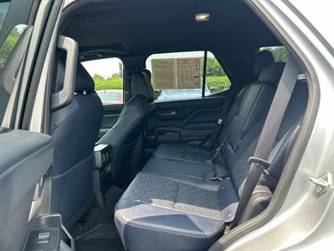 Used 2025 Toyota 4Runner Platinum AWD/4WD image 18
