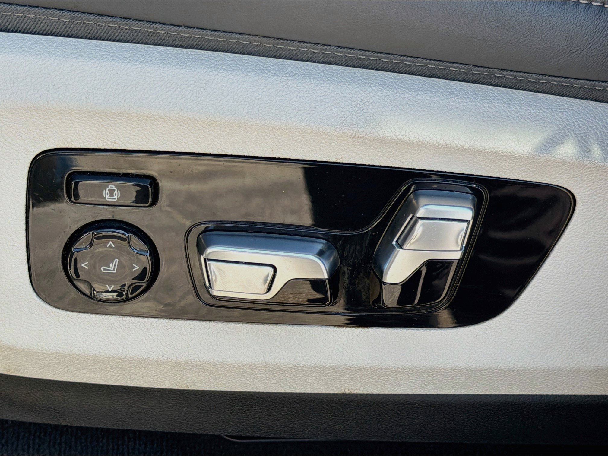 Used 2024 BMW ALPINA XB7 AWD/4WD image 27