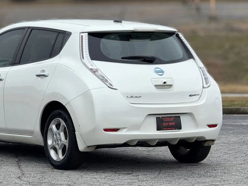 Used 2015 Nissan Leaf SV image 16