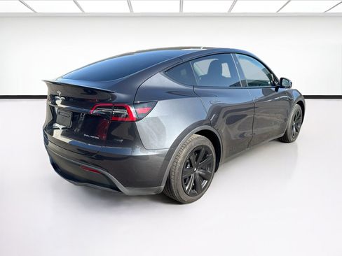 Used 2024 Tesla Model Y Long Range AWD/4WD image 4