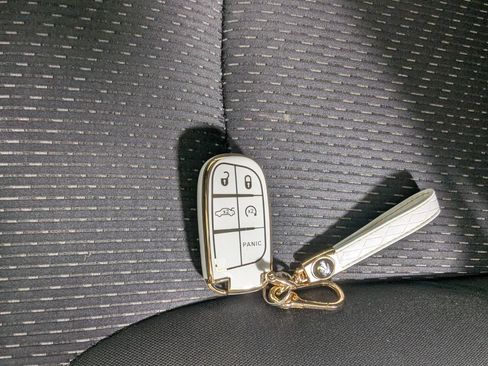 Used 2020 Dodge Journey SE w/ SE Popular Equipment Group FWD image 24