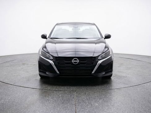 Used 2025 Nissan Altima 2.5 SV FWD image 2